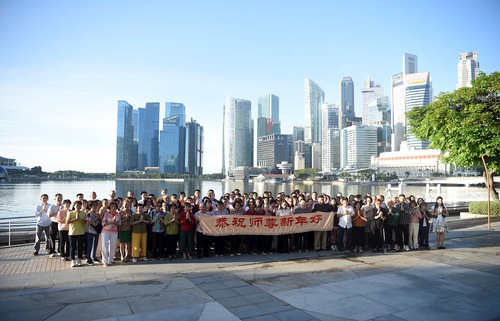Image for article Singapur: Praktikující vyjadřují vděčnost Mistrovi s příchodem čínského Nového roku