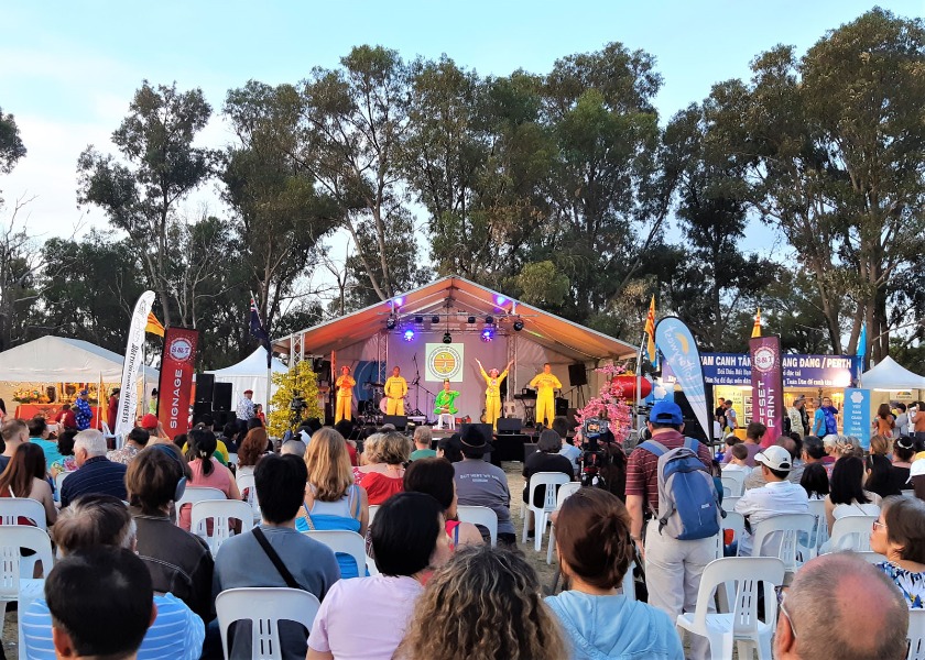 Image for article Perth, Austrálie: Představení Falun Dafa na oslavě čínského Nového roku