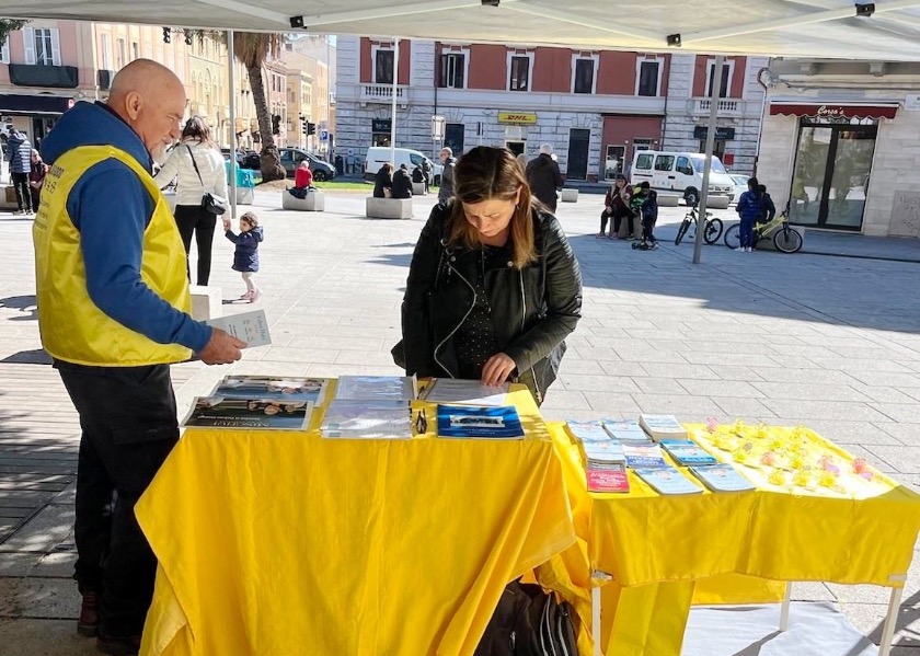 Image for article Itálie: Veřejná podpora Falun Dafa v Cagliari