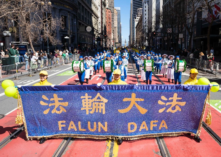Image for article San Francisco: Skupina Falun Dafa vystoupila v průvodu ke Dni svatého Patrika v San Franciscu