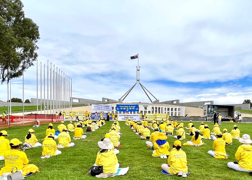 Image for article Austrálie: Shromáždění konané během návštěvy čínského ministra zahraničí vyzývají k ukončení pronásledování Falun Gongu