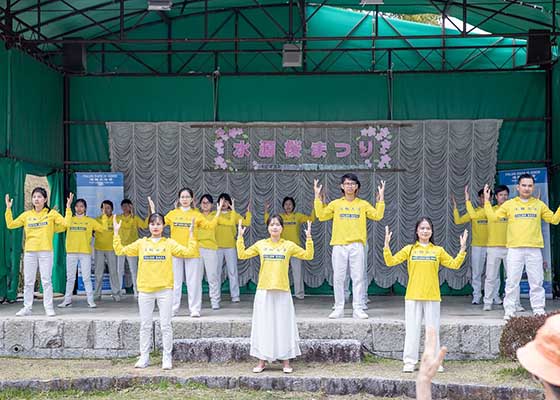 Image for article Japonsko: Představení Falun Dafa během festivalu třešňových květů