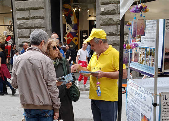 Image for article Itálie: Aktivity v několika městech informují lidi o Falun Dafa