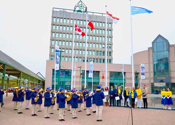 Image for article ​Barrie, Kanada: Světový den Falun Dafa uctí slavnostní vztyčení vlajky