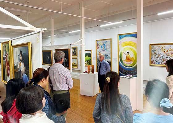 Image for article ​Adelaide: Výstava obrazů Zhen Shan Ren: Účastníci byli dojati obrazy z výstavy