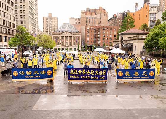 Image for article Manhattan, New York: Světový den Falun Dafa na náměstí Union Square
