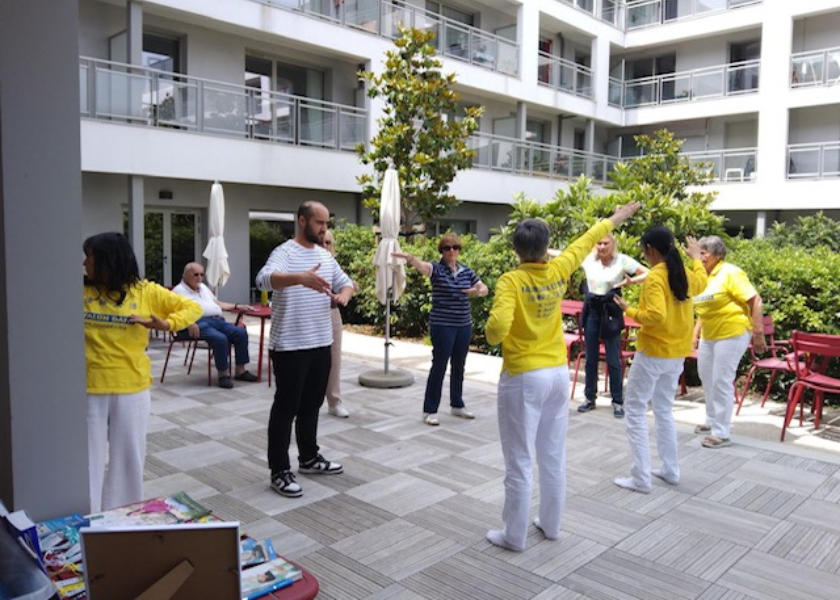 Image for article Falun Dafa přivítán v domově důchodců v západní Francii