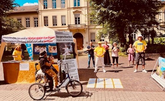 Image for article Německo: Veřejnost během akce v Heidelbergu odsoudila 25 let trvající pronásledování Falun Gongu