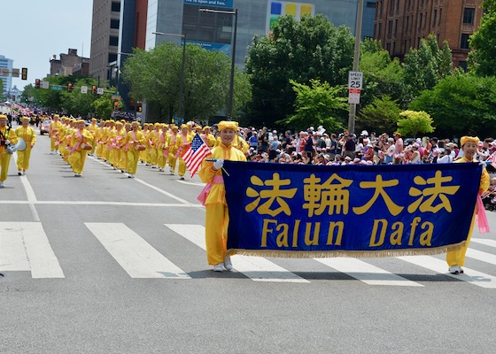 Image for article Falun Dafa chválen v Průvodu Nezávislosti ve Filadelfii