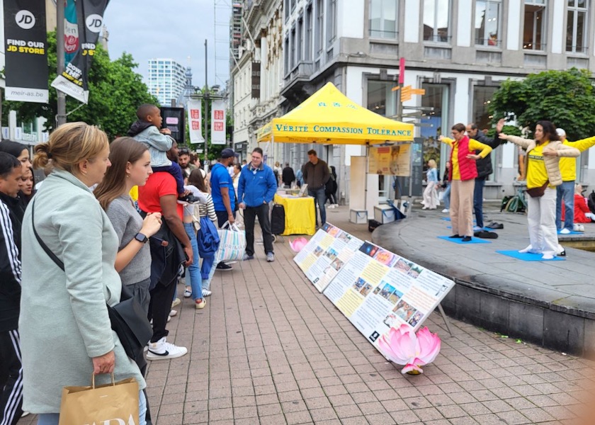 Image for article Belgie: Falun Dafa přivítali v Antverpách