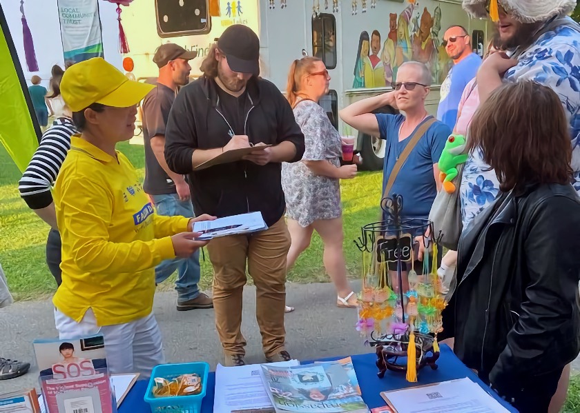 Image for article New York: Návštěvníci Oswego Harborfestu se dozvěděli o Falun Dafa