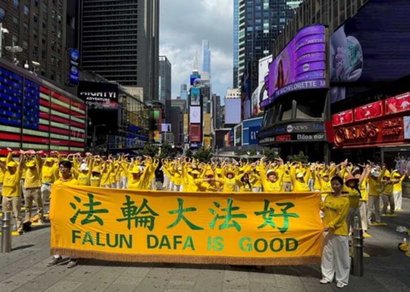 Image for article Lidé v New Yorku chválí Falun Dafa během akce na Times Square