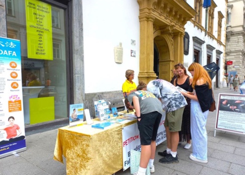 Image for article Rakousko: Lidé se na akci ve Štýrském Hradci dozvěděli o Falun Dafa