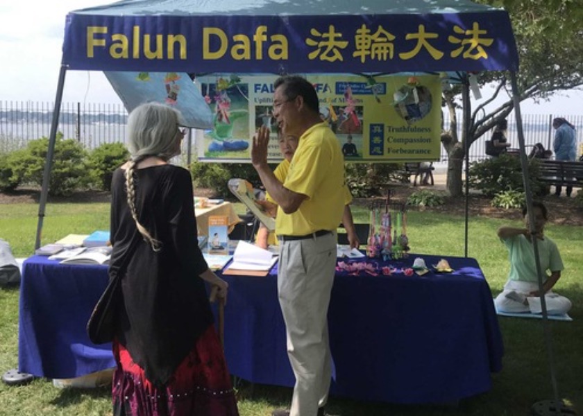 Image for article Rhode Island Riverside Folk Festival: Lidé podporují Falun Dafa