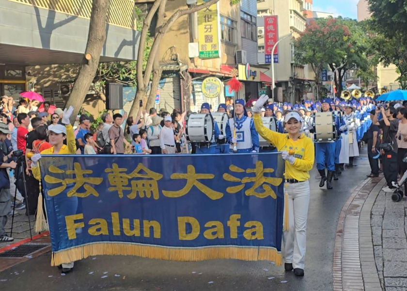 Image for article Pochodová kapela Tian Guo vřele přijata na karnevalu umění v Tamsui na Taiwanu