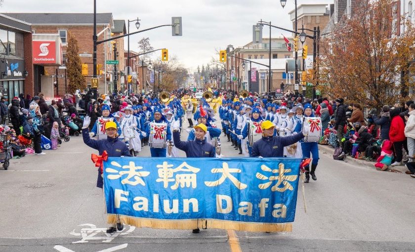 Image for article Toronto, Kanada: Tian Guo Marching Band zazářil na vánočních přehlídkách