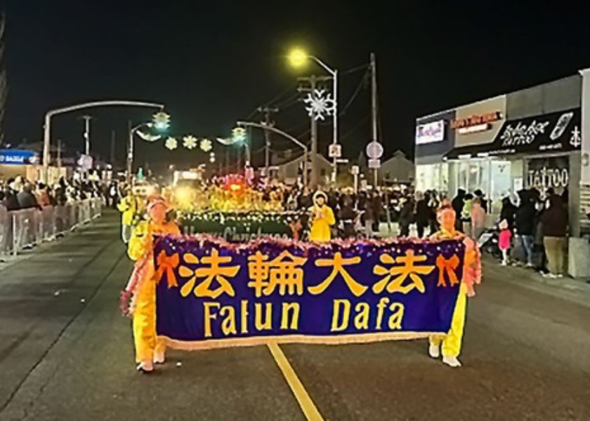 Image for article New York: Falun Dafa chválen na průvodu Electric Light Parade v Long Beach