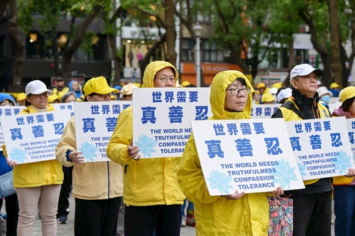 Image for article Taiwan: praktikující vyzývají k ukončení pronásledování Falun Dafa během návštěvy čínských představitelů