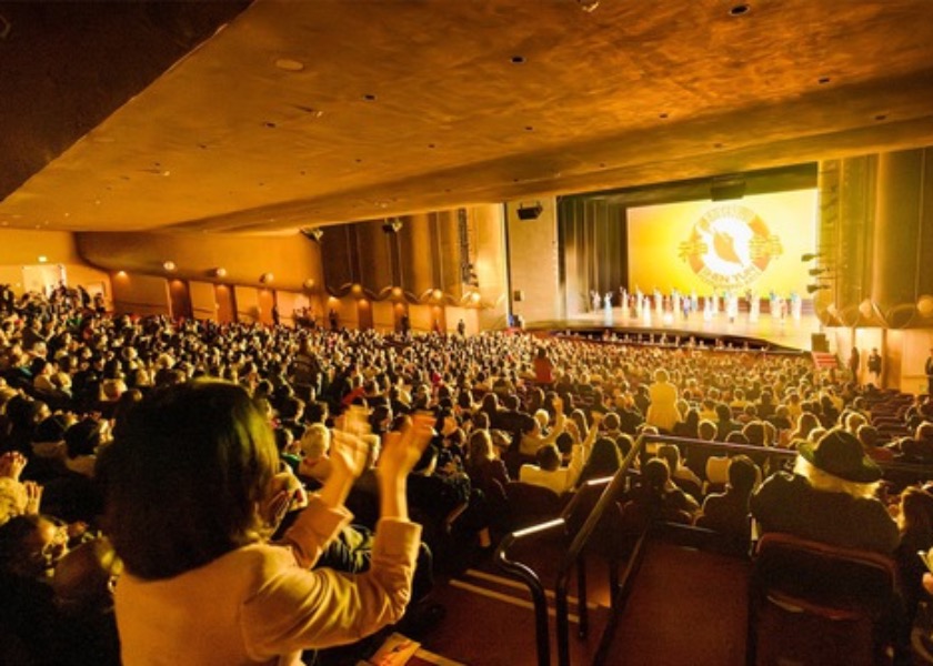 Image for article Američtí návštěvníci divadla vítají rok 2025 zcela novým programem Shen Yun