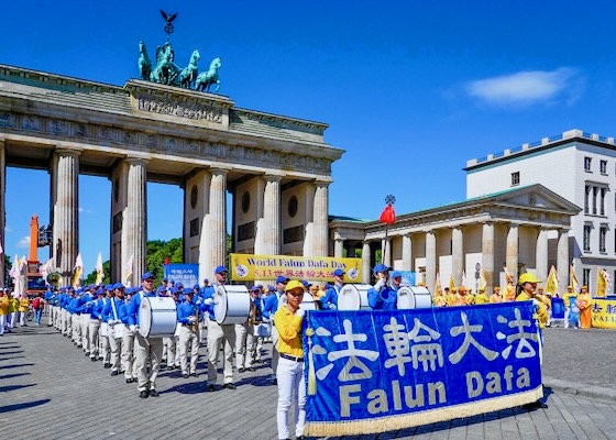 Image for article Berlín: Oslava Světového dne Falun Dafa a Pravdivosti, Soucitu a Snášenlivosti