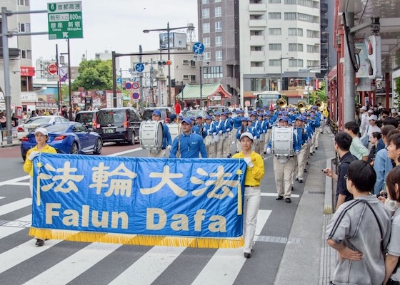 Image for article Japonsko: Praktikující v Tokiu uspořádali průvod k oslavě Světového dne Falun Dafa