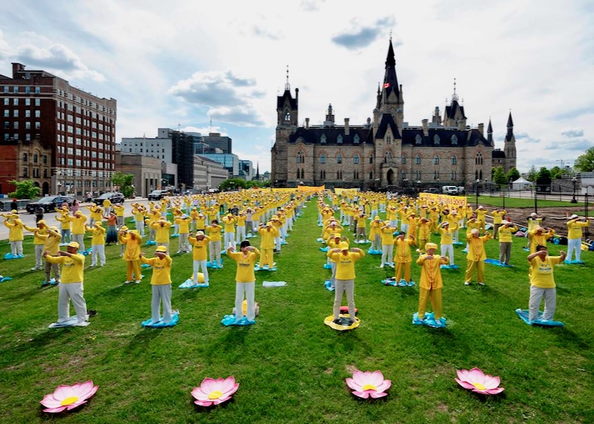 Image for article Ottawa, Kanada: Členové parlamentu se připojili k oslavám Světového dne Falun Dafa