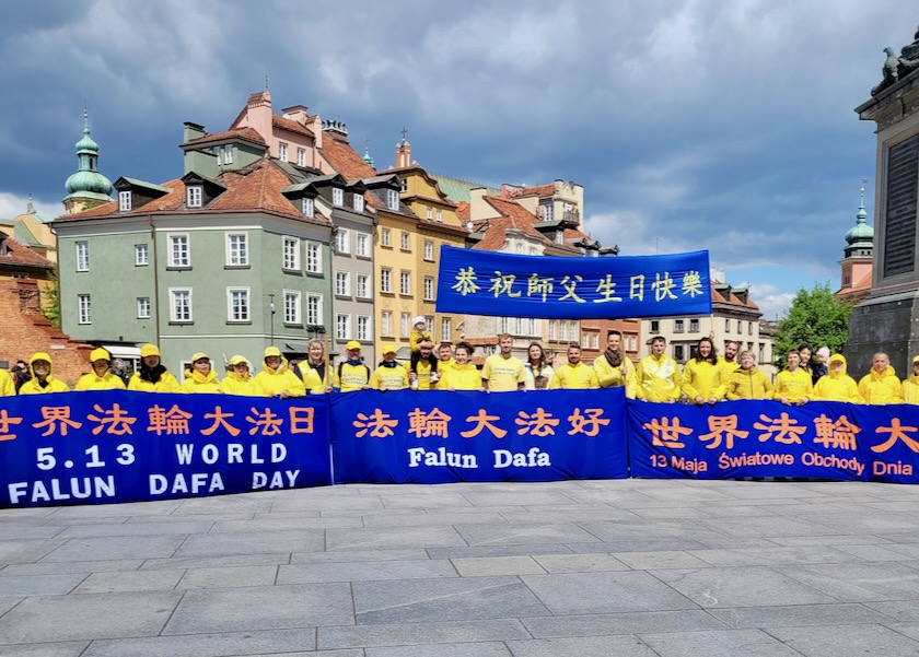Image for article Polsko: Praktikující ve Varšavě oslavili Světový den Falun Dafa
