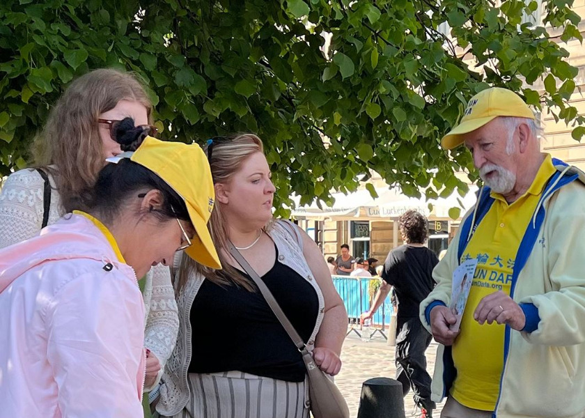 Image for article Skotsko: Praktikující oslavili Světový den Falun Dafa