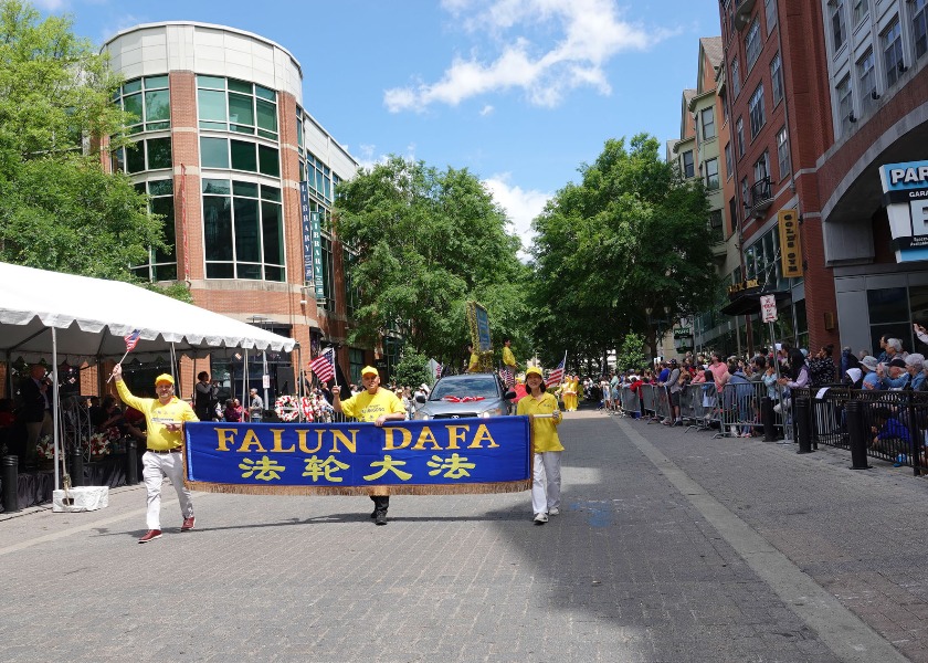 Image for article Washington, D.C.: Falun Dafa přivítán během průvodů ke Dni obětí války