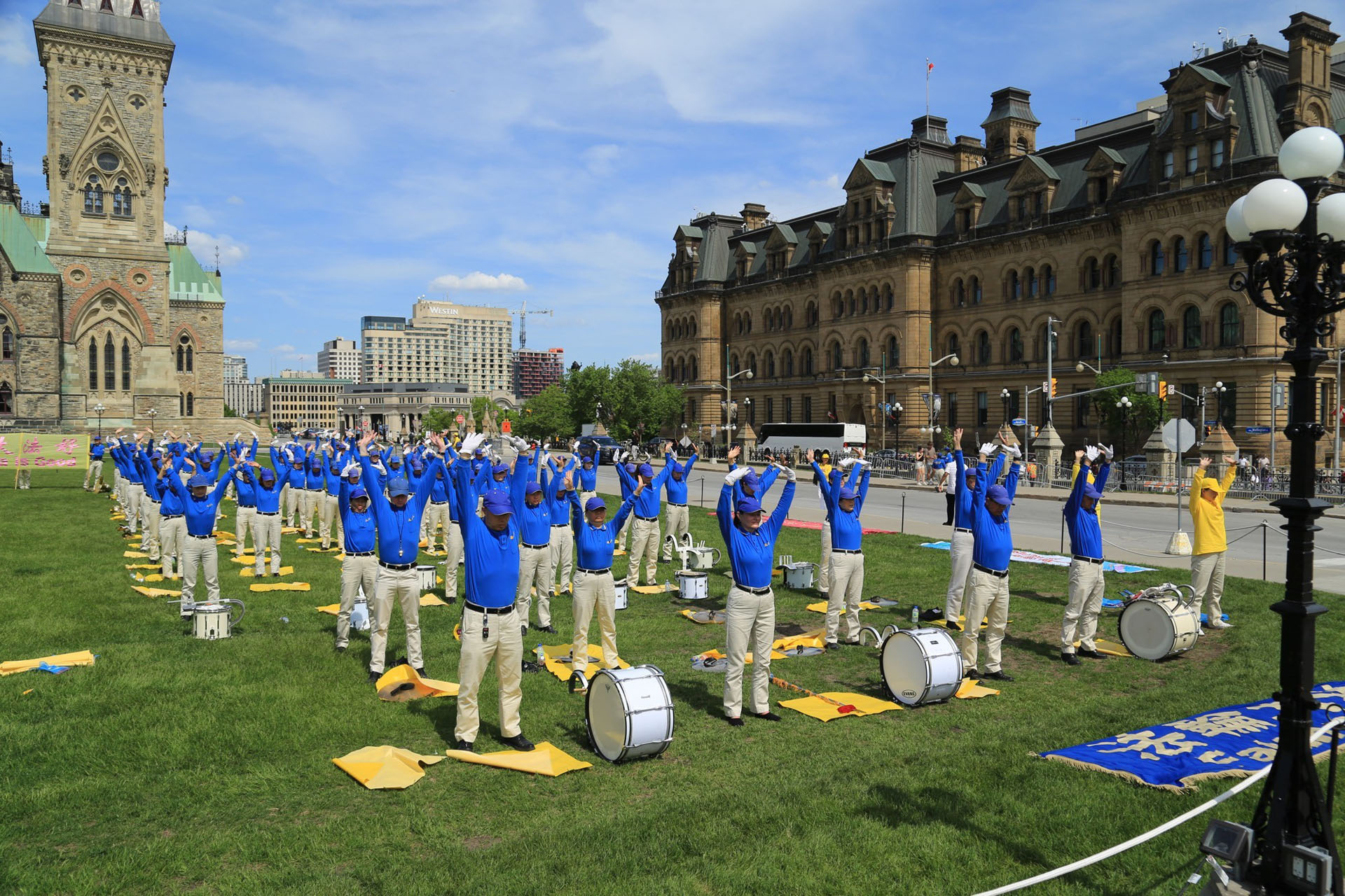 Image for article Praktikující Falun Dafa ve východní Kanadě oslavili Světový den Falun Dafa na Parliament Hill