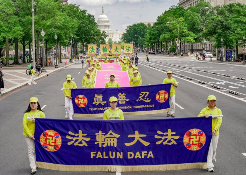 Image for article Washington D.C.: Diváci chválí průvod Falun Gongu u příležitosti 26. výročí pronásledování v Číně