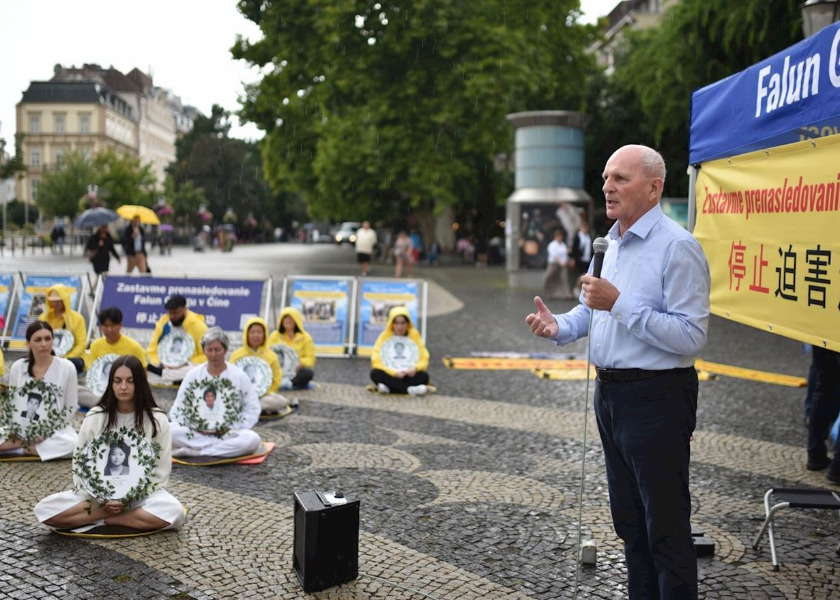 Image for article Slovensko: Poslanci Národní rady vyjádřili solidaritu s praktikujícími Falun Gongu při shromáždění proti dlouhodobému pronásledování