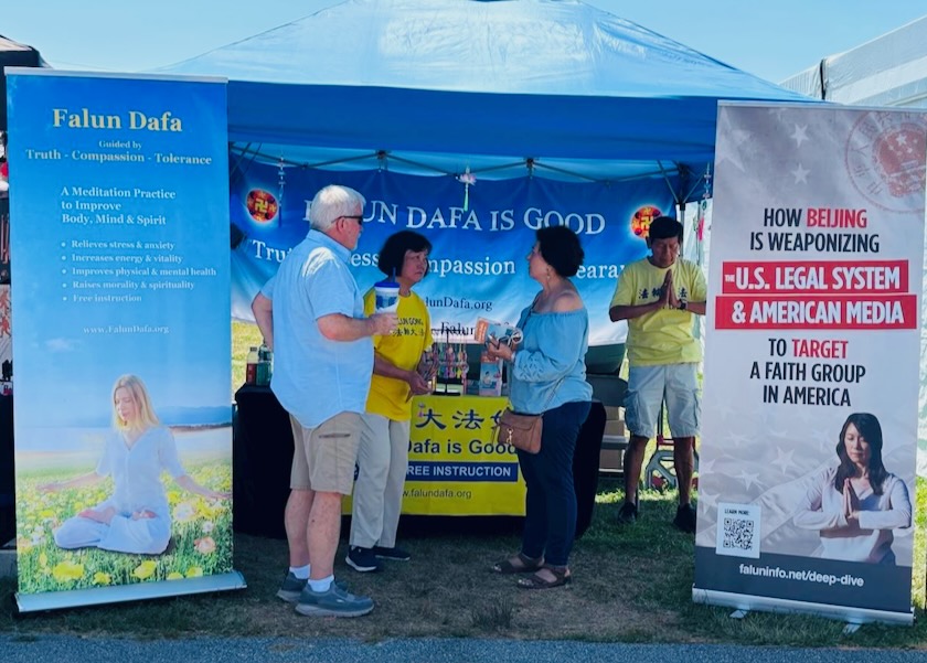 Image for article New Jersey, USA: Návštěvníci podpořili Falun Dafa na státním veletrhu