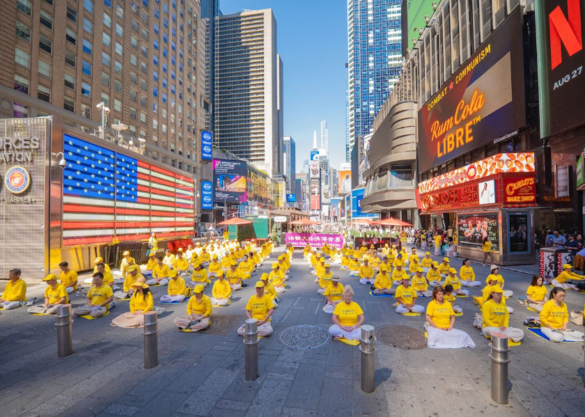 Image for article New York: Poklidné cvičení Falun Dafa na Times Square zaujalo diváky