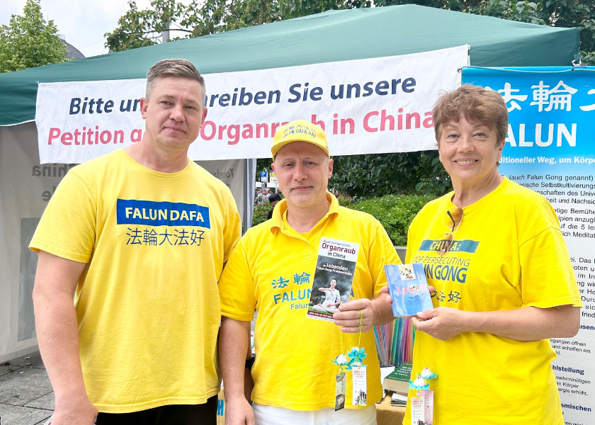 Image for article Německo: Lidé podporují úsilí praktikujících Falun Dafa o ukončení pronásledování v Číně