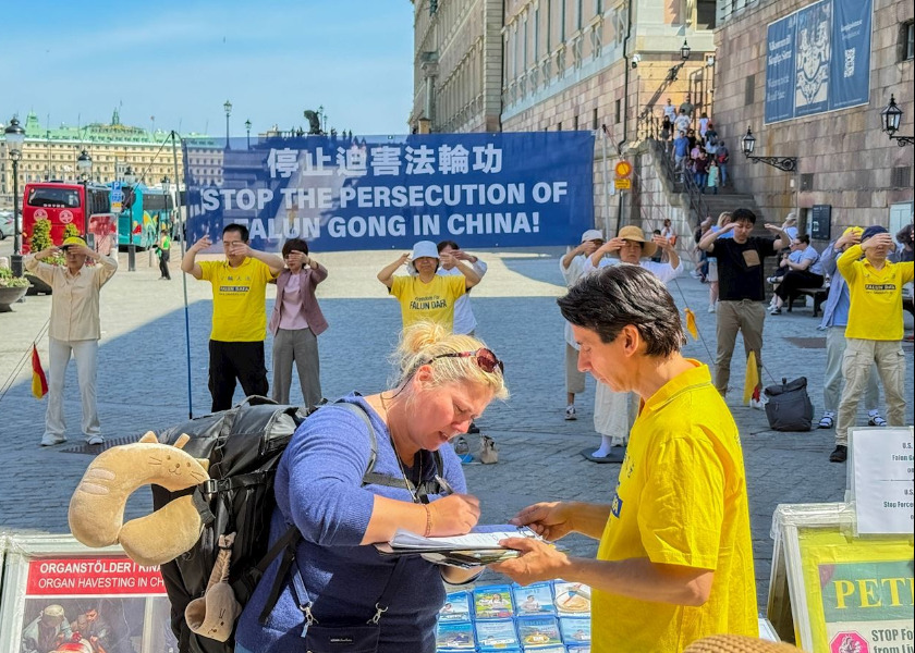 Image for article Švédsko: Zvyšování povědomí o pronásledování Komunistické strany Číny během hlavní turistické sezóny