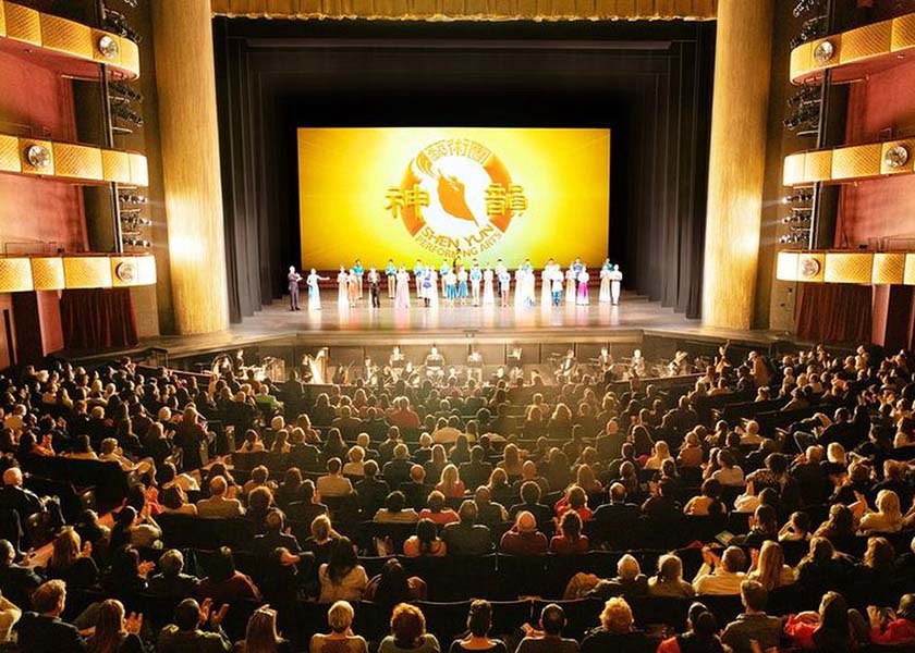 Image for article Starostka Bloomingtonu v Indianě vyhlásila 16. srpen 2025 Dnem Shen Yun