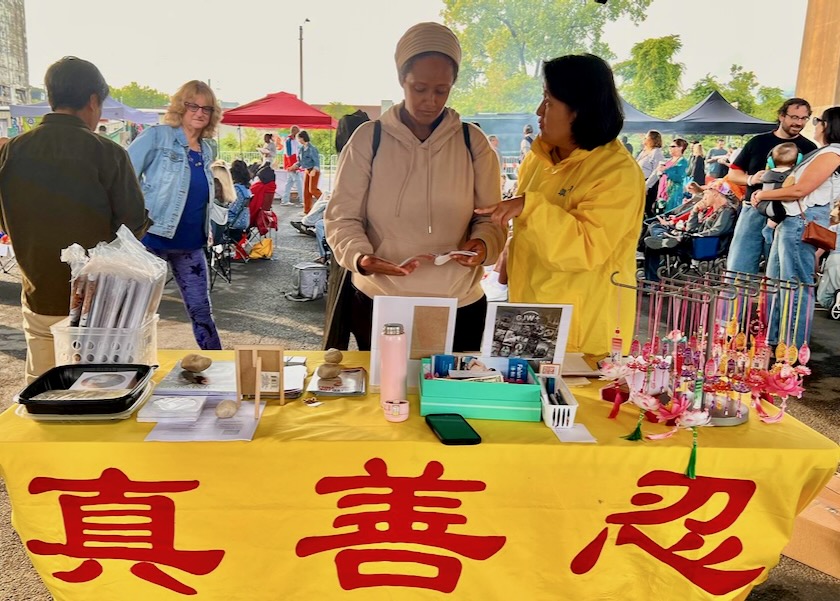 Image for article Albany, New York: Účastníci Riverfront Jazz Festivalu se dozvěděli o Falun Dafa