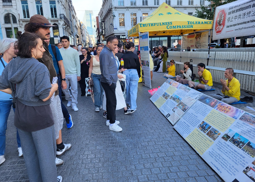 Image for article Belgie: Lidé odsuzují pronásledování Falun Dafa během akce v Bruselu