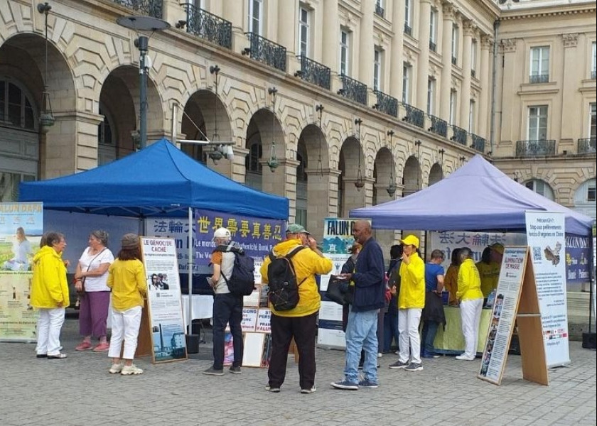 Image for article Francie: Představení Falun Dafa a sběr podpisů za ukončení pronásledování