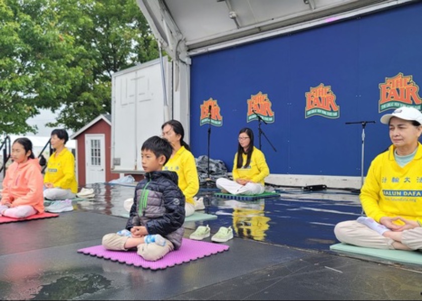 Image for article New York: Představení Falun Dafa na velkém státním veletrhu