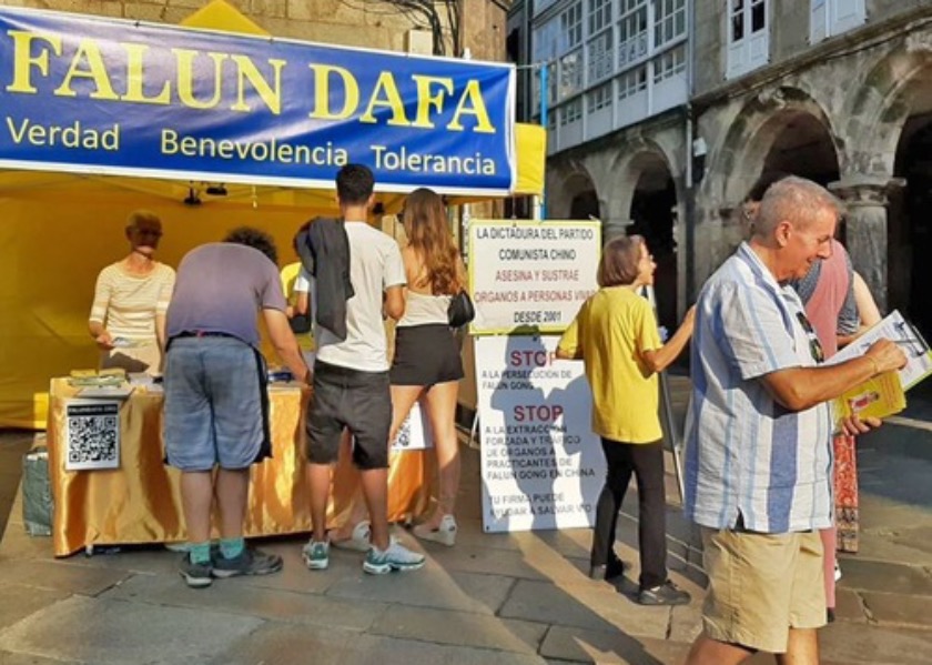 Image for article Španělsko: Lidé se o Falun Dafa dozvídají na slavném turistickém místě