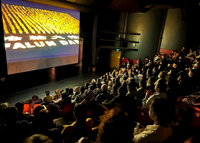 Image for article Austrálie: Promítání filmu „Státní orgány“ dojalo diváky