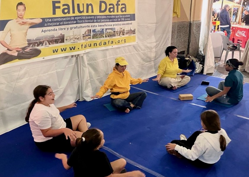 Image for article Španělsko: Lidé chválí Falun Dafa během akce na Mallorce