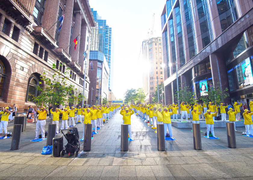 Image for article Sydney: Skupinové cvičení, kterého se zúčastnily stovky praktikujících z celé Austrálie