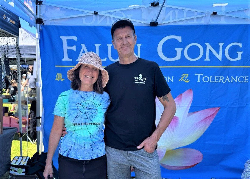 Image for article Austrálie: Lidé vyjadřují podporu Falun Dafa na komunitním veletrhu v Západní Austrálii