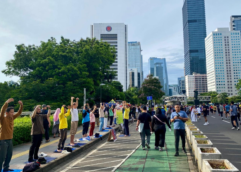 Image for article Indonésie: Obyvatelé Jakarty se seznamují s Falun Dafa