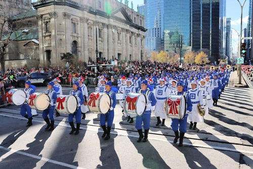Image for article Kanada: Pochodová kapela Tian Guo na vánočním průvodu v Montrealu