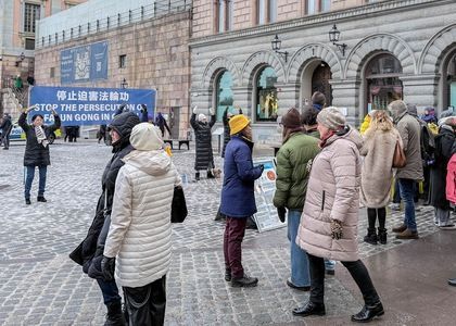 Image for article Lidé odsuzují pronásledování během akcí u budovy švédského parlamentu