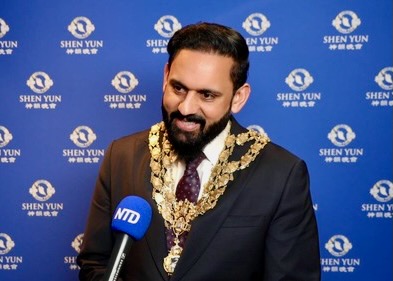 Image for article Spojené království: Starostové ohromeni vysokou uměleckou úrovní Shen Yun